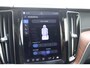 Volvo XC60 T8 Recharge AWD Ultimate Bright | Stoelverwarming | Trekhaak | Parkeercamera | Panoramadak | HUD | Pilot Assist | BLIS | Keyless
