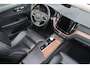 Volvo XC60 T8 Recharge AWD Ultimate Bright | Stoelverwarming | Trekhaak | Parkeercamera | Panoramadak | HUD | Pilot Assist | BLIS | Keyless