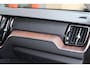Volvo XC60 T8 Recharge AWD Ultimate Bright | Stoelverwarming | Trekhaak | Parkeercamera | Panoramadak | HUD | Pilot Assist | BLIS | Keyless