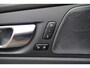 Volvo XC60 T8 Recharge AWD Ultimate Bright | Stoelverwarming | Trekhaak | Parkeercamera | Panoramadak | HUD | Pilot Assist | BLIS | Keyless