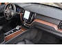 Volvo XC60 T8 Recharge AWD Ultimate Bright | Stoelverwarming | Trekhaak | Parkeercamera | Panoramadak | HUD | Pilot Assist | BLIS | Keyless