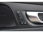 Volvo XC60 T8 Recharge AWD Ultimate Bright | Stoelverwarming | Trekhaak | Parkeercamera | Panoramadak | HUD | Pilot Assist | BLIS | Keyless