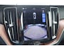 Volvo XC60 T8 Recharge AWD Ultimate Bright | Stoelverwarming | Trekhaak | Parkeercamera | Panoramadak | HUD | Pilot Assist | BLIS | Keyless