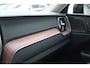 Volvo XC60 T8 Recharge AWD Ultimate Bright | Stoelverwarming | Trekhaak | Parkeercamera | Panoramadak | HUD | Pilot Assist | BLIS | Keyless