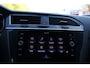 Volkswagen Tiguan 1.5 TSI R-line Black Style Navi/IQ Light/Cam/Pdc 2x/19"All Season/Trekh.