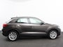 Volkswagen T-Roc 1.5 TSI Style Climate control cruise control Navigatie Parkeersensoren Lichtmetalen velgen
