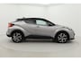 Toyota C-HR / C-HR+ 2.0 Hybrid First Edition | Dodehoek detectie | Navigatie | JBL | Stoelverwarming | Apple Carplay / Android Auto | Full LED | Keyless | Adaptive Cruise | Clima | Parkeersensoren voor/achter | Camera | 18 inch