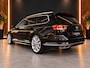 Volkswagen Passat Variant 1.5 TSI R-Line 150PK | Digital Dash | IQ Drive | Trekhaak | Carplay | Stoelverwarming | Adaptive Cruise | Stoelmassage | Font & Lane Assist | Automaat | Camera | Draadloze Telefoonlader | Half Leder - Alcantara | F1 Flippers