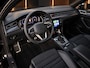 Volkswagen Passat Variant 1.5 TSI R-Line 150PK | Digital Dash | IQ Drive | Trekhaak | Carplay | Stoelverwarming | Adaptive Cruise | Stoelmassage | Font & Lane Assist | Automaat | Camera | Draadloze Telefoonlader | Half Leder - Alcantara | F1 Flippers