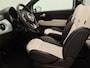 Fiat 500C 1.0 Hybrid Dolcevita | Cliimate control | Parkeersensoren | 16" Lichtmetalen velgen | Apple Carplay/Android Auto