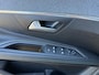 Peugeot 3008 130PK Allure Pack | Trekhaak | Hoge Instap | Full LED Koplampen | Stoelverwarming | Geintegreerde Navigatie | Apple Carplay | 29000 KM! | Achteruitrijcamera | Dode Hoekbewaking | PDC rondom |
