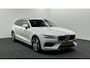 Volvo V60 2.0 B3 Momentum Advantage TREKHAAK CARPLAY NAVI ADAPTIEF CRUISE CAMERA.