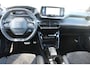 Peugeot e-2008 EV GT Pack 50 kWh | Fase 3 laden | SOH 92% | Navigatie | Camera | 18 Inch lichtmetaal | Alcantara | Full LED | 62.000km |