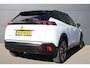 Peugeot e-2008 EV GT Pack 50 kWh | Fase 3 laden | SOH 92% | Navigatie | Camera | 18 Inch lichtmetaal | Alcantara | Full LED | 62.000km |