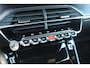 Peugeot e-2008 EV GT Pack 50 kWh | Fase 3 laden | SOH 92% | Navigatie | Camera | 18 Inch lichtmetaal | Alcantara | Full LED | 62.000km |