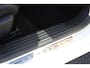 Peugeot e-2008 EV GT Pack 50 kWh | Fase 3 laden | SOH 92% | Navigatie | Camera | 18 Inch lichtmetaal | Alcantara | Full LED | 62.000km |