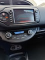 Toyota Yaris 1.5 Hybrid Bi-Tone AUT / Camera, Navi, Bluetooth, LM velgen