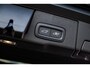 Volvo XC60 2.0 T8 Plug-in hybrid AWD Ultra Dark Exec. Ed. | Luchtvering | 22 Inch | Bowers & Wilkins Audio | Stoelverwarming + Ventilatie + Massage | Head Up | 360 Camera | Getint Glas | Schuif -/ Kanteldak |