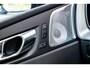 Volvo XC60 2.0 T8 Plug-in hybrid AWD Ultra Dark Exec. Ed. | Luchtvering | 22 Inch | Bowers & Wilkins Audio | Stoelverwarming + Ventilatie + Massage | Head Up | 360 Camera | Getint Glas | Schuif -/ Kanteldak |