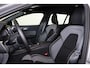 Volvo V60 T6 Recharge AWD Plus Dark - IntelliSafe Assist & Surround - 360º Camera - Harman/Kardon audio - Verwarmde voorstoelen, stuur & achterbank - Parkeersensoren voor & achter - Elektr. bedienb. voorstoelen met geheugen - Inklapbare trekhaak - 18' LMV