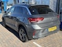 Volkswagen T-Roc 1.5 TSI R-Line / AUTOMAAT/ APP-CONNECT/ PARK.SENSOR.V+A/ CAMERA/ ACC/ STUUR+STOELVERWARM./ DODEHOEK/ ELEK.ACHTERKLEP/ KEYLESS/ DIGITAL DASH/ RIJ-MODI/ IQ.LIGHT/ NAVI/ DAB/ CLIMA/ 17'' LMV