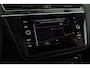 Volkswagen Tiguan 1.5 TSI 150pk DSG R-Line Business+ Trekhaak Camera Keyless Stoelverwarming Panoramadak Navigatie