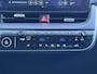 Hyundai Ioniq 5 Lounge 84 kWh / SOH 97,3% / CCS snelladen / Head Up Display / Warmtepomp / Trekgewicht 1600 kg / Elektrische achterklep / Stuur- Stoel & Achterbank verwarming / Rondomzicht camera / Bose Audio Systeem / Adaptief cruise control /
