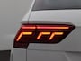 Volkswagen Tiguan 1.5 TSI R-Line Business+ 150PK DSG Trekhaak, Matrix LED Verlichting, 19" LM Velgen, Navi, Keyless, Stoelverwarming