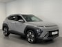 Hyundai Kona 1.6 GDI HEV Premium Sky Full Hybride Automaat met Panorama schuifdak, Navigatie, Lederen bekleding en Climate Control Private lease een KONA Hybrid al vanaf € 409 p/m!