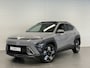 Hyundai Kona 1.6 GDI HEV Premium Sky Full Hybride Automaat met Panorama schuifdak, Navigatie, Lederen bekleding en Climate Control Private lease een KONA Hybrid al vanaf € 409 p/m!