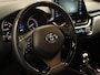 Toyota C-HR / C-HR+ 2.0 Hybrid First Edition - ORIGINEEL NEDERLANDSE AUTO - DEALER ONDERHOUDEN - PARKEERSENSOREN VOOR EN ACHTER - DODEHOEK DETECTIE - JBL GELUIDINSTALLATIE - STOELVERWARMING - KEYLESS ENTRY & START - APPLE CARPLAY/ANDROID AUTO
