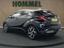 Toyota C-HR / C-HR+ 2.0 Hybrid First Edition - ORIGINEEL NEDERLANDSE AUTO - DEALER ONDERHOUDEN - PARKEERSENSOREN VOOR EN ACHTER - DODEHOEK DETECTIE - JBL GELUIDINSTALLATIE - STOELVERWARMING - KEYLESS ENTRY & START - APPLE CARPLAY/ANDROID AUTO