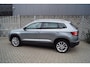 Skoda Karoq 1.5 TSI ACT Style Business Autom Panodak Leder/Alcantara Navi Camera Clima Adaptieve Cruise 2x PDC LMV Trekh ENZ.