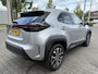 Toyota Yaris Cross 1.5 HYBRID 115 DYNAMIC STOEL/STUURVERW KEYLESS 17'' LM-VELGEN CLIMA NAVI CAMERA APPLE/ANDROID AD-CRUISE PRIVACY GLASS