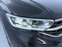 Volkswagen T-Roc 1.5 TSI R-Line Edition 150 PK DSG | Verlangde garantie | Panorama dak | Matrix koplampen | Trekhaak | Keyless |