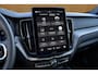 Volvo XC60 Ultra Black Edition Recharge Plug-In Hybrid AWD | Luchtvering | Trekhaak | Stoel + Stuur Verwarming | Harman Kardon | Keyless Start / Entry |