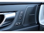Volvo XC60 Ultra Black Edition Recharge Plug-In Hybrid AWD | Luchtvering | Trekhaak | Stoel + Stuur Verwarming | Harman Kardon | Keyless Start / Entry |