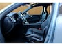 Volvo XC60 Ultra Black Edition Recharge Plug-In Hybrid AWD | Luchtvering | Trekhaak | Stoel + Stuur Verwarming | Harman Kardon | Keyless Start / Entry |
