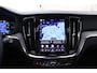 Volvo V60 T8 Plug-in hybrid AWD Plus Dark | Trekhaak | Panoramadak | 360 Camera | Harman/Kardon | CarPlay/Android Auto | Elek. Stoelen |  Keyless | Stoel/ Stuurverwarming