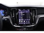 Volvo V60 T8 Plug-in hybrid AWD Plus Dark | Trekhaak | Panoramadak | 360 Camera | Harman/Kardon | CarPlay/Android Auto | Elek. Stoelen |  Keyless | Stoel/ Stuurverwarming