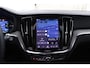 Volvo V60 T8 Plug-in hybrid AWD Plus Dark | Trekhaak | Panoramadak | 360 Camera | Harman/Kardon | CarPlay/Android Auto | Elek. Stoelen |  Keyless | Stoel/ Stuurverwarming