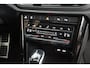 Volkswagen T-Roc 1.5 TSI 150pk DSG R-Line Business Black Style Panoramadak Trekhaak Camera Navigatie Beats Stoelverwarming Keyless