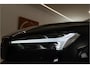 Volvo XC60 2.0 T6 Plug-in hybrid AWD Ultra Black Edition | NL AUTO GLOEDNIEUW | 5 Jaar Garantie | FOUR-C | Bowers&Wilkins | Pano | Massage | VOL!