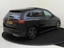 Mercedes-Benz B-klasse 180 AMG Line Panoramadak / Keyless / Nightpakket / Parkeercamera / Sfeerverlichting /