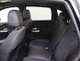 Mercedes-Benz B-klasse 180 AMG Line Panoramadak / Keyless / Nightpakket / Parkeercamera / Sfeerverlichting /