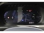 Volvo XC90 T8 Automaat Plug-in hybrid AWD Ultra Bright | Panoramadak | Luchtvering | Semi elektrische trekhaak | Verwarmbare voorstoelen | Verwarmbare voorstoelen met massage en ventilatie | Verwarmbare achterbank en stuurwiel | Premium audio by Harman Kardon | Rondom zichtcamera | 21 inch Lichtmetalen velgen