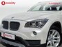 BMW X1 sDrive20i Executive Automaat 'mineral-weiss' Trekhaak 1800kg | Xenon | Navigatie | Cruise Control | NL Auto!