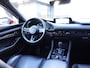 Mazda 3 2.0 e-SkyActiv-G M Hybrid Luxury Automaat (Navi/Carplay,Camera360,Adapt.Cruise,Stoel+Stuurverwarming,BOSE,LEER,HUD,PDC)