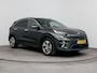 Kia Niro EV e-Niro DYNAMICPLUSLINE 64 kWh | WLTP 481 KM! GROTE BATTERIJ | 3 FASE | CAMERA | APPLE CARPLAY & ANDROID AUTO | 1e EIGENAAR | ORIGINELE NEDERLANDSE AUTO | NAVI | CLIMA | CRUISE | OPEN DAK | STUUR- & STOELVERWARMING | HALF LEDER | 17'' LM VELGEN | PRIVACY GLASS |