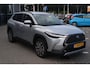 Toyota Corolla Cross 2.0 HYBRID FIRST EDITION NL-AUTO AFN-TREKHAAK BLIND-SPOT ELEK-ACHTERKLEP KEYLESS LM-VELGEN PARK-SENSOREN APPLE/ANDROID STOELVERW DRAADLOOS-LADEN AD-CRUISE BLUETOOOTH DAB+